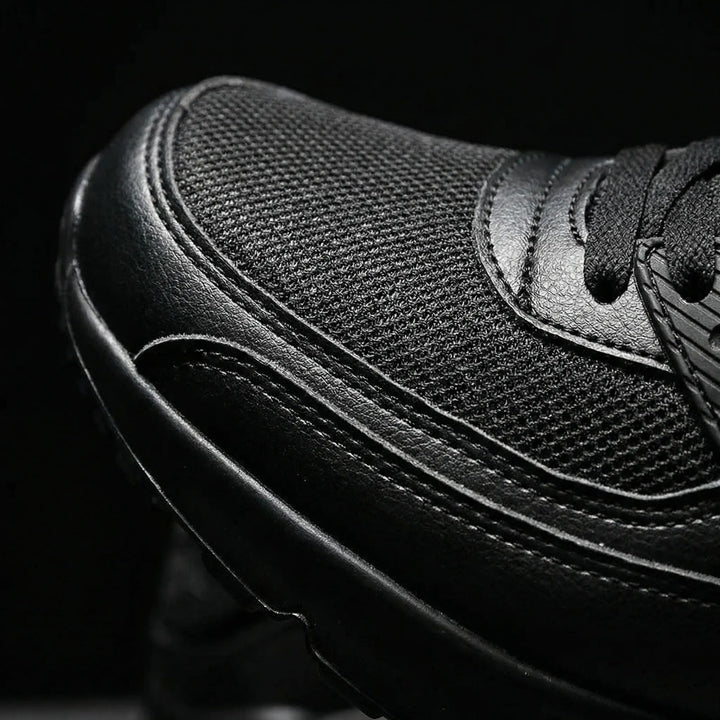 Urbrek - Minimalist Lace-Up Low-Top Sneaker